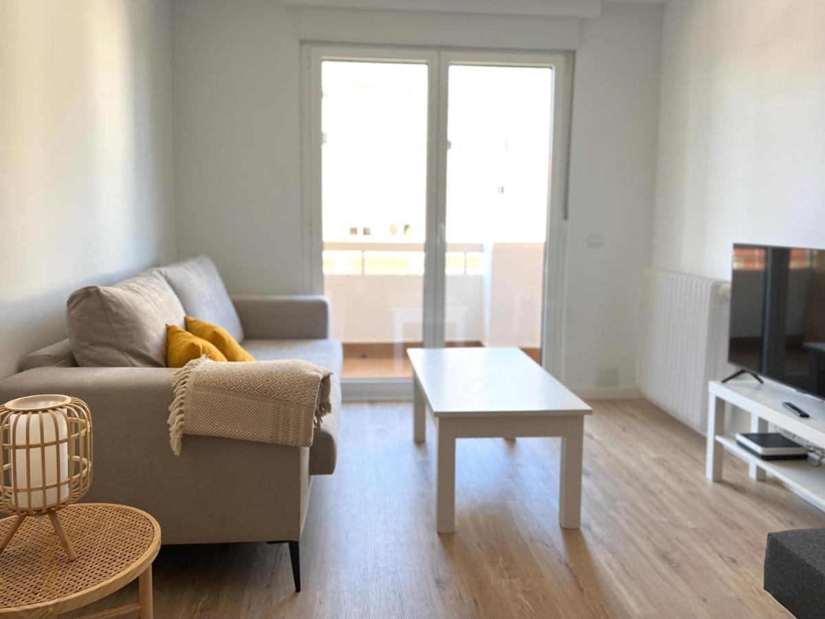 Housing Leon Ana Mogas Con Garaje Apartment Bagian luar foto